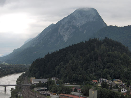 Berg im Hintergrund