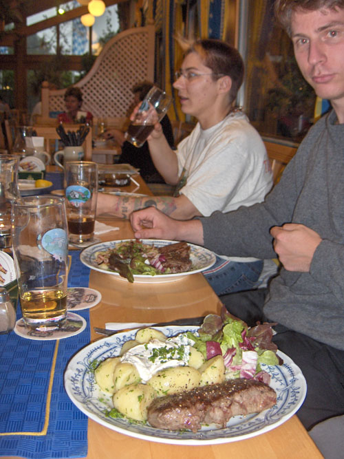 Reichlich gedeckt