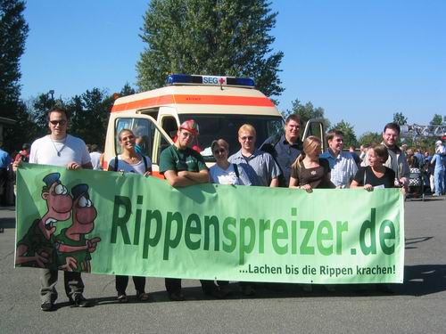 Noch ein Gruppenfoto bei der Feuerwehr Erlangen