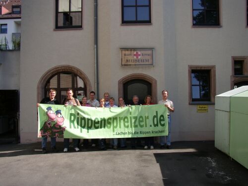 Die Rippenspreizer vor dem DRK-Museum Nrnberg