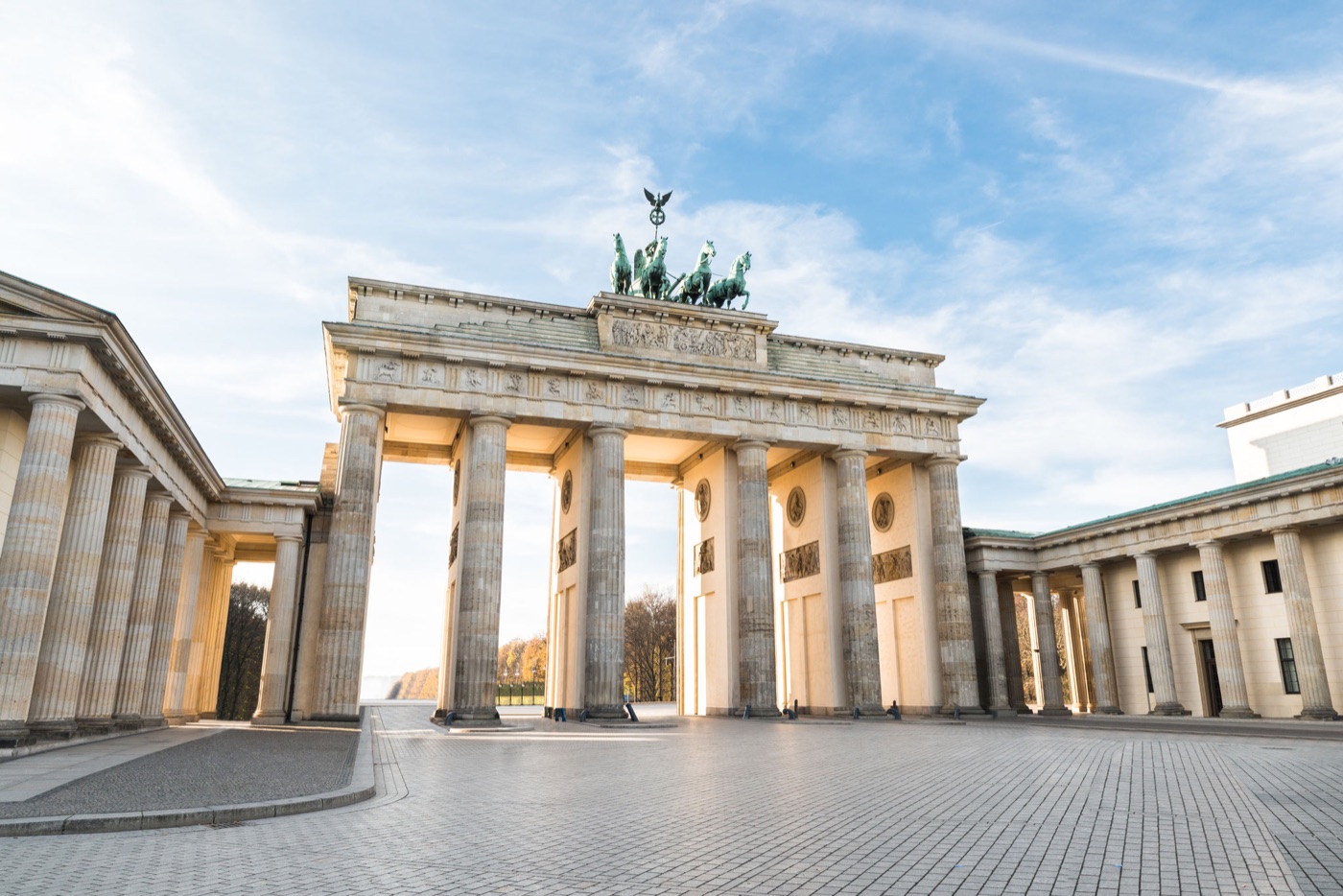 Das Brandenburger Tor in Berlin bei Sonnenschein